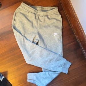 NIKE men’s club fleece cuff sport casual pant.